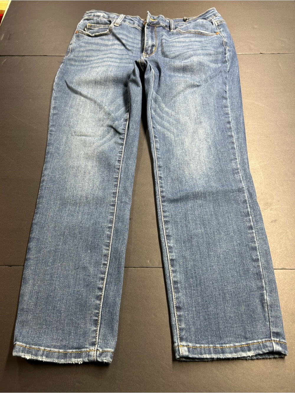 Judy Blue Angie Mid Rise Comfy Chic 27” women’s 32 Relaxed Fit